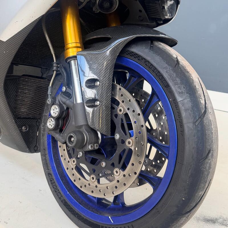 YAMAHA R1