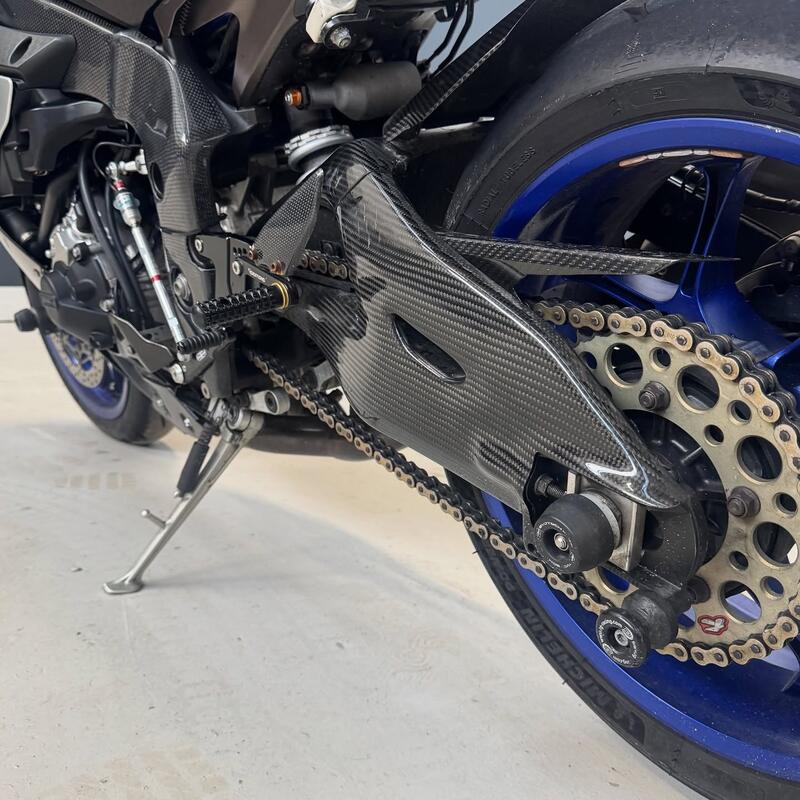 YAMAHA R1
