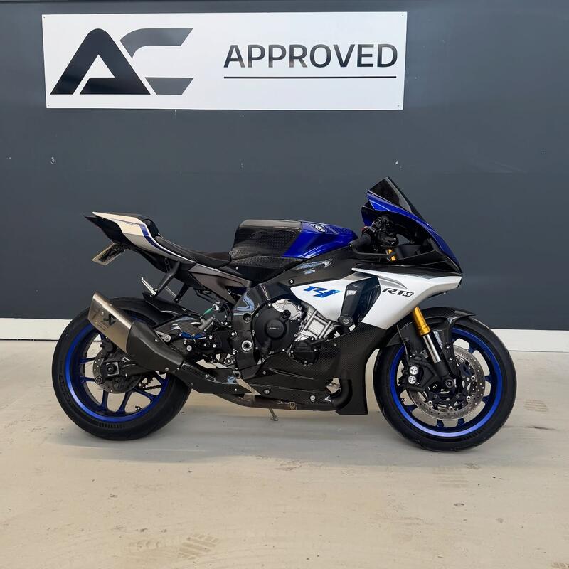 YAMAHA R1